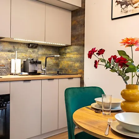 Kameralne Z Wielkim Tarasem Przy Lesie - Garaz Warsaw