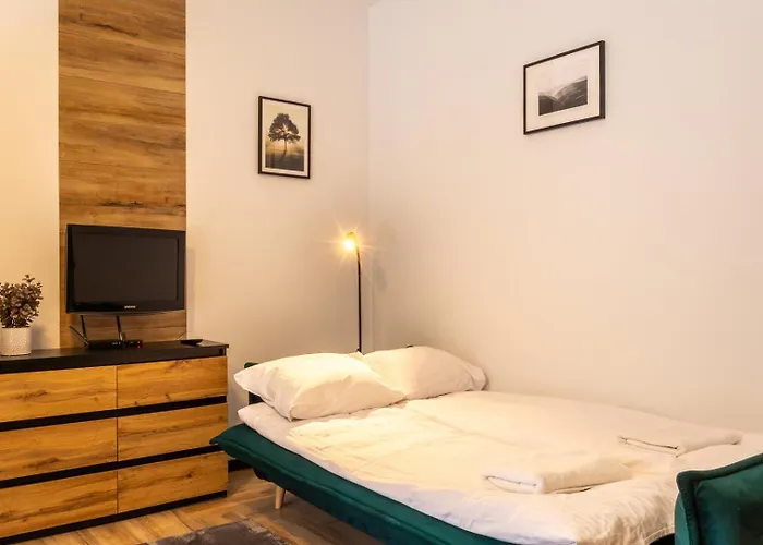 Kameralne Z Wielkim Tarasem Przy Lesie - Garaz Warsaw