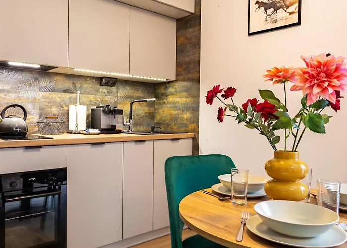 Kameralne Z Wielkim Tarasem Przy Lesie - Garaz Warsaw