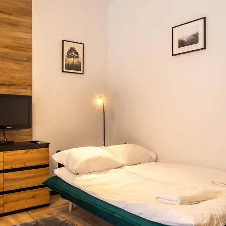 Kameralne Z Wielkim Tarasem Przy Lesie - Garaz Warszawa