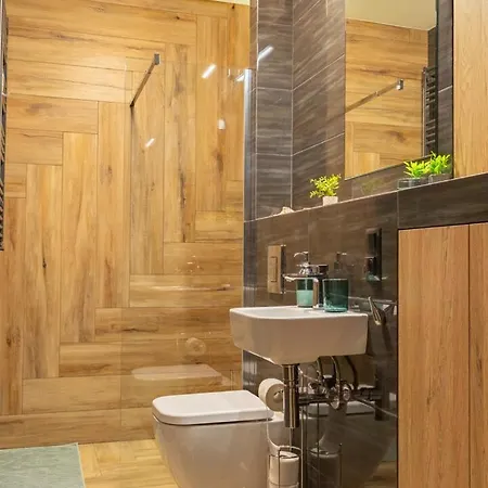 Kameralne Z Wielkim Tarasem Przy Lesie - Garaz