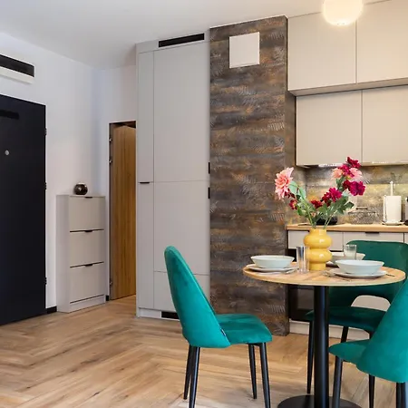 Kameralne Z Wielkim Tarasem Przy Lesie - Garaz Varšava