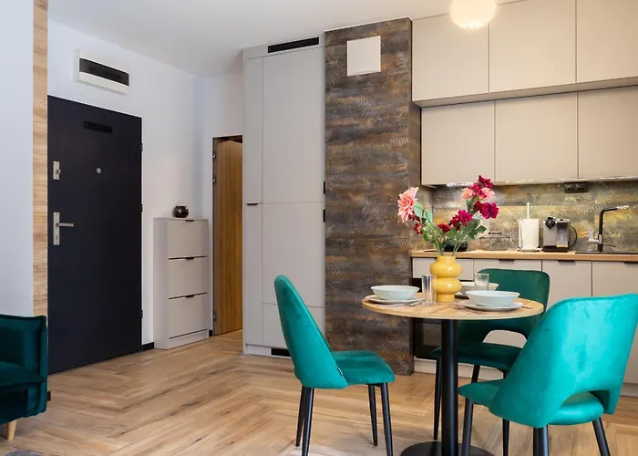 Kameralne Z Wielkim Tarasem Przy Lesie - Garaz Varšava