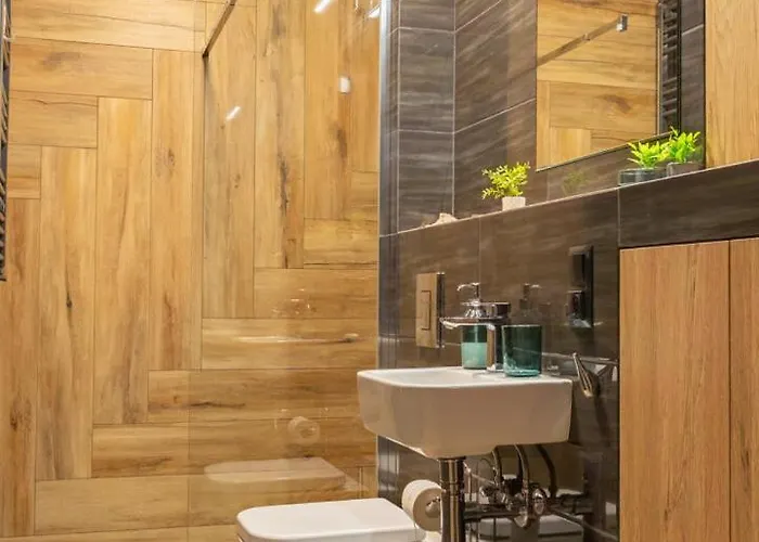 Kameralne Z Wielkim Tarasem Przy Lesie - Garaz